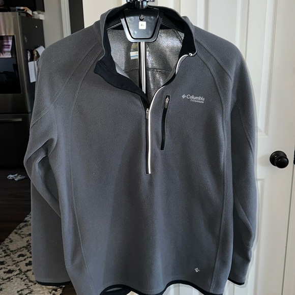 EUC Columbia Titanium Omni Heat pullover - Picture 1 of 7